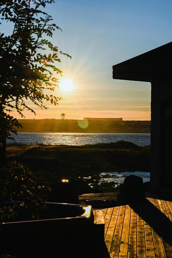 Alka - Cozy Room By The Sea With Private Hot Tub Njarthvik Extérieur photo